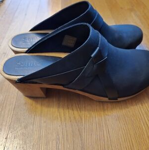 Sanita Manuella Leather Clogs (Size 39)